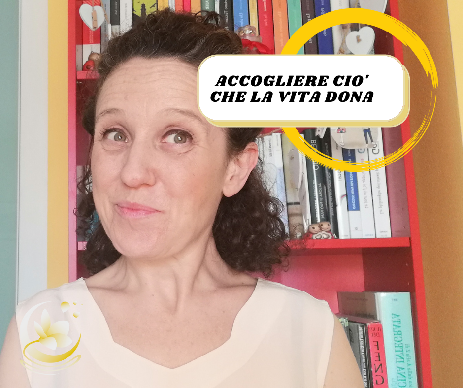 Quando impari a fluire con ciò che capita, senza opporti bensì accogliendo, la tua vita si compie giorno dopo giorno e ti dona leggerezza perche accogliere cio che la vita ci dona