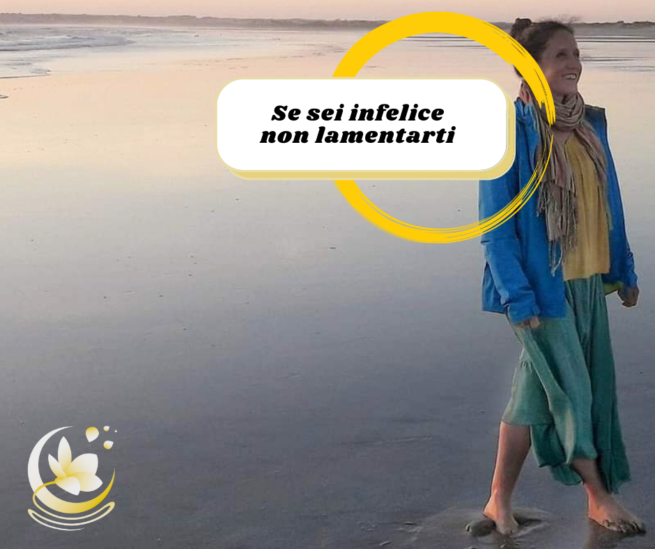 Quando ti capita di essere triste o delusa tendi a mettere in atto un comportamento lamentoso per manifestare il senso di insoddisfazione. Questo attira altra negatività, ecco perché è utile che tu lo sostituisca. quando sei infelice non lamentarti sorridi