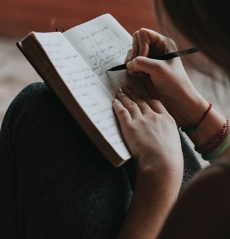 La-scrittura-come-fonte-di-leggerezza-fabiana-pozzi la-scrittura-come-fonte-di-leggerezza-fabiana-pozzi