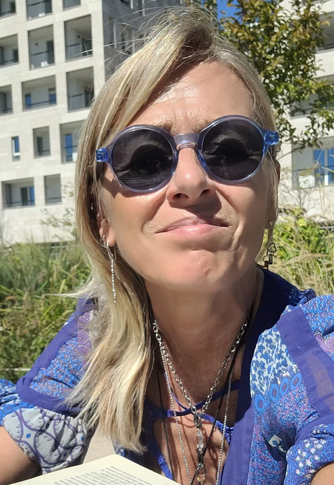 "Sono arrivata alle cure di Fabiana, sofferente per un mal di testa ricorrente, sul lato sinistro del capo che, soprattutto nei momenti di marcata stanchezza, mi costringeva ad un fermo assoluto per almeno una giornata, accompagnato da nausea e vomito. Co paola cittadin - manager in azienda